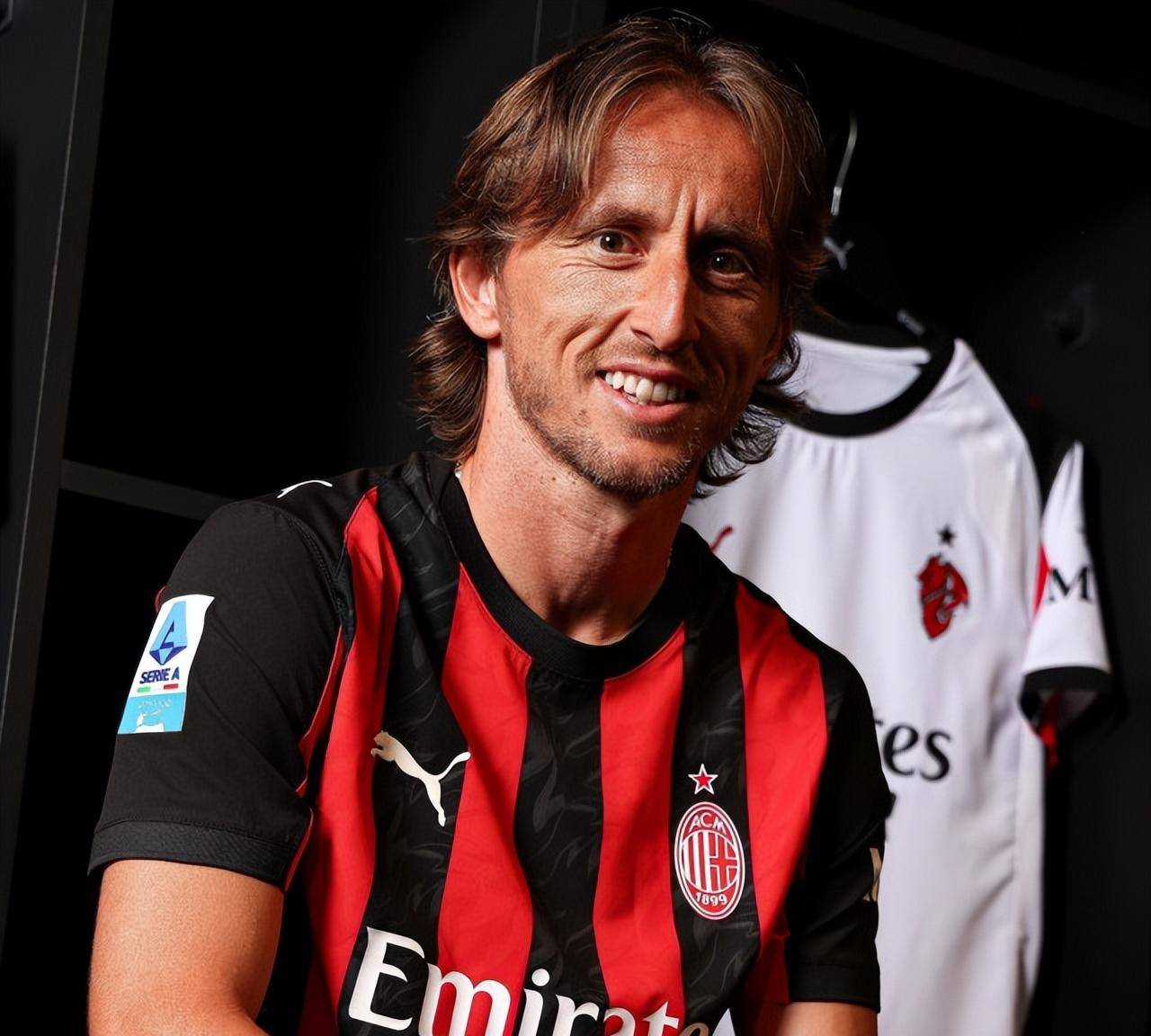 隆戈：莫德里奇今日从国家队回归米兰，备战对阵博洛尼亚的比赛