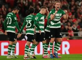 最后5秒，杜兰特三分一箭穿心，奥科吉空中拦截，赛后亚当斯一把抱住狄龙